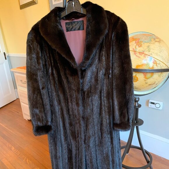 Luxurious, Vintage Lord & Taylor Mink Fur Coat - Excellent Condition